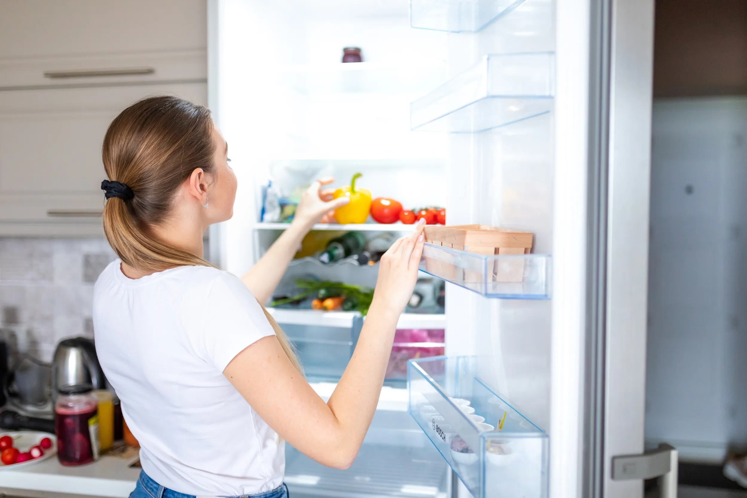 8 tips για να οργανώσεις έξυπνα το ψυγείο και την κουζίνα