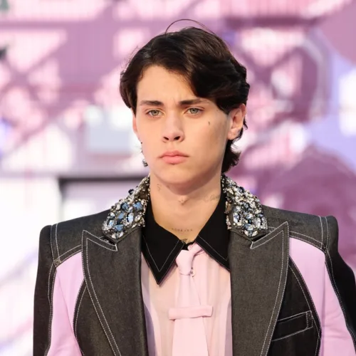 Η Swarovski φέρνει την κρυστάλλινη τέχνη της στο catwalk του Off-White