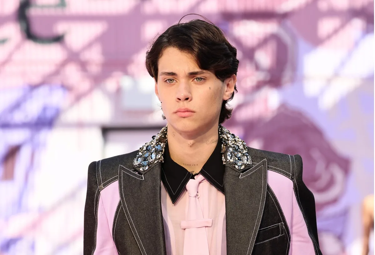 Η Swarovski φέρνει την κρυστάλλινη τέχνη της στο catwalk του Off-White