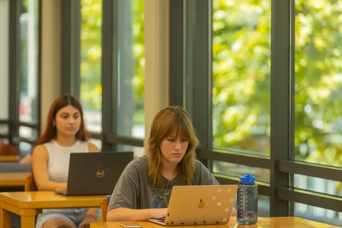 Deree Fall Intensive: Νέα ακαδημαϊκή περίοδος για άμεσο ξεκίνημα σπουδών