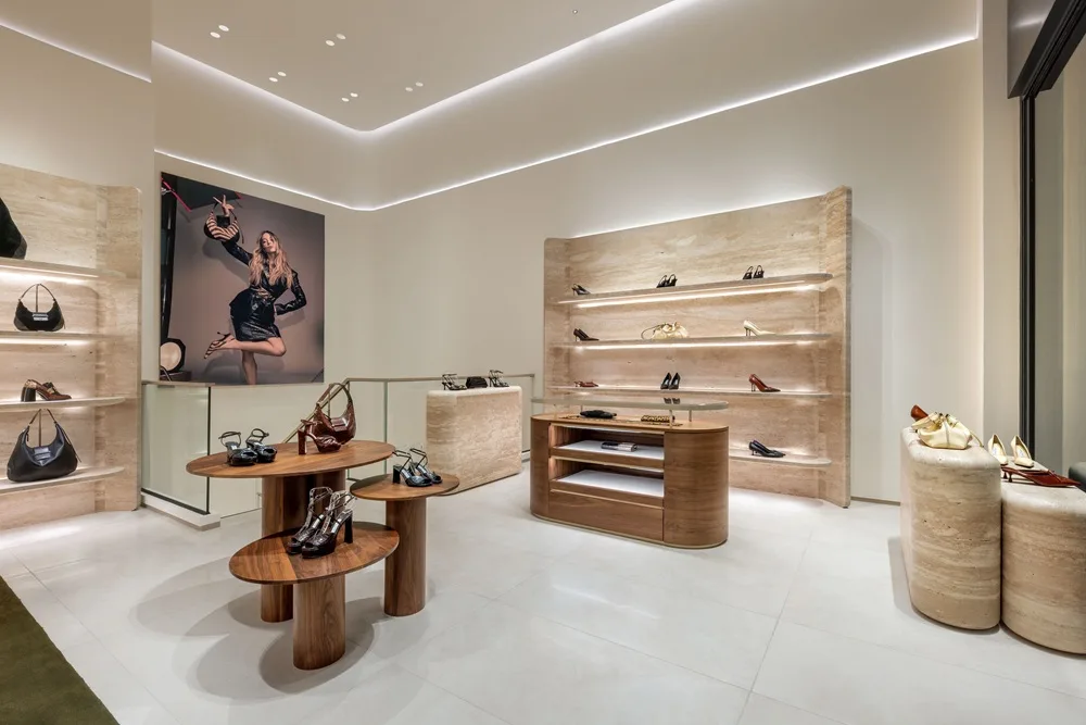 Ο οικος JIMMY CHOO ανοιγει την πρωτη του μπουτικ στην αθηνα