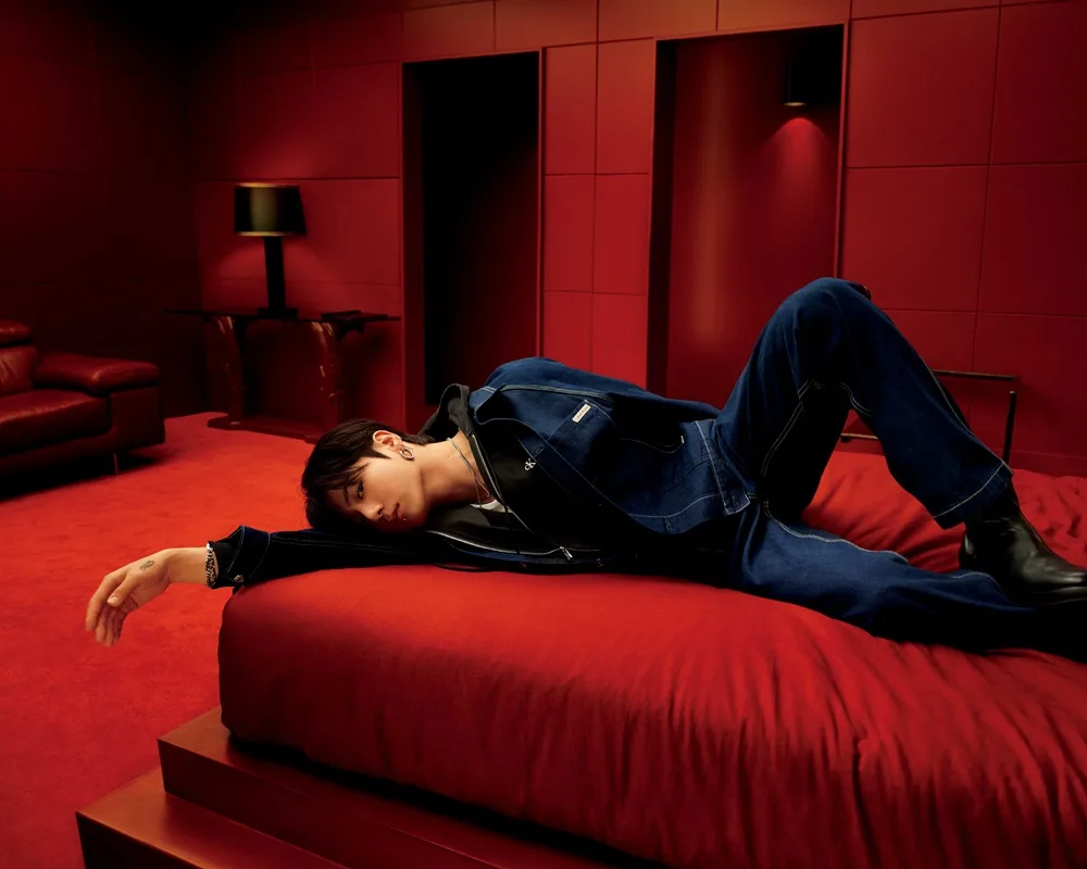 Η Calvin Klein παρουσιάζει τη νέα denim καμπάνια με πρωταγωνιστή τον Jung Kook των BTS