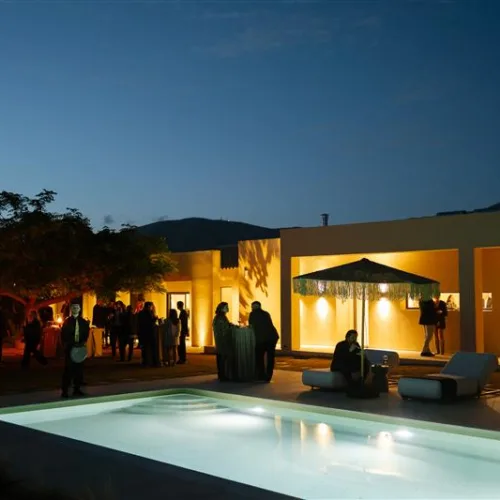 H Aria Hotels εγκαινίασε την The Attican Villa & Estate στην Ανάβυσσο