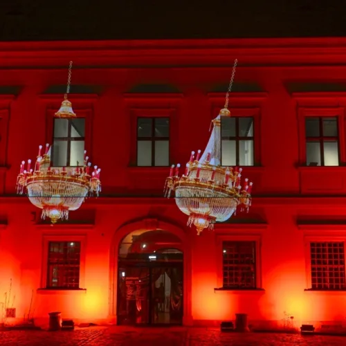 Μια βραδια εκκεντρικης βρετανικης φινετσας στη βαρσοβια για τη συλλογη GLENN MARTENS X H&M