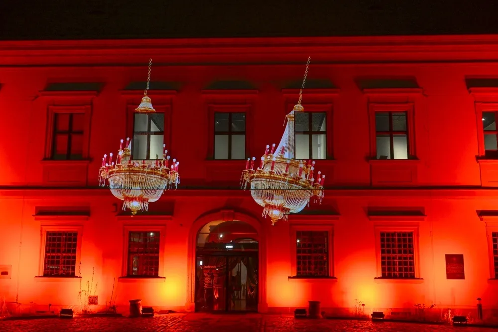 Μια βραδια εκκεντρικης βρετανικης φινετσας στη βαρσοβια για τη συλλογη GLENN MARTENS X H&M