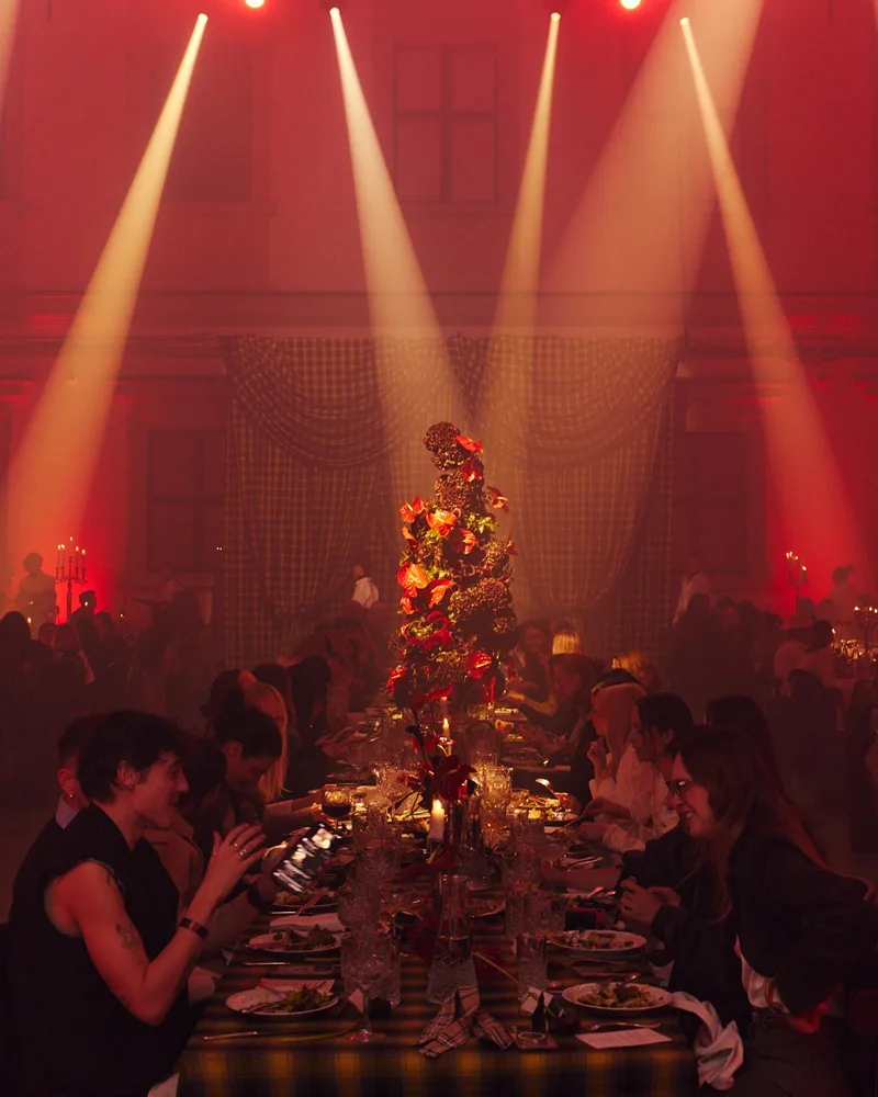 Μια βραδια εκκεντρικης βρετανικης φινετσας στη βαρσοβια για τη συλλογη GLENN MARTENS X H&M