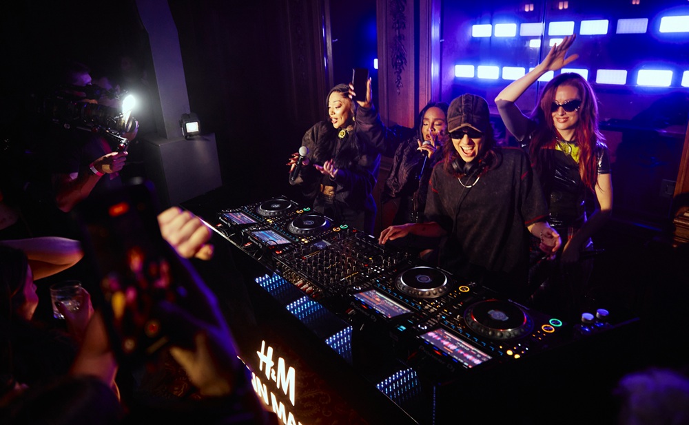 Η H&M και ο Glenn Martens γιόρτασαν τη συνεργασία τους στο Λονδίνο