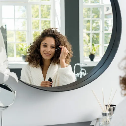 Τι είναι το serum ματιών και γιατί πρέπει να το εντάξεις στη ρουτίνα σου