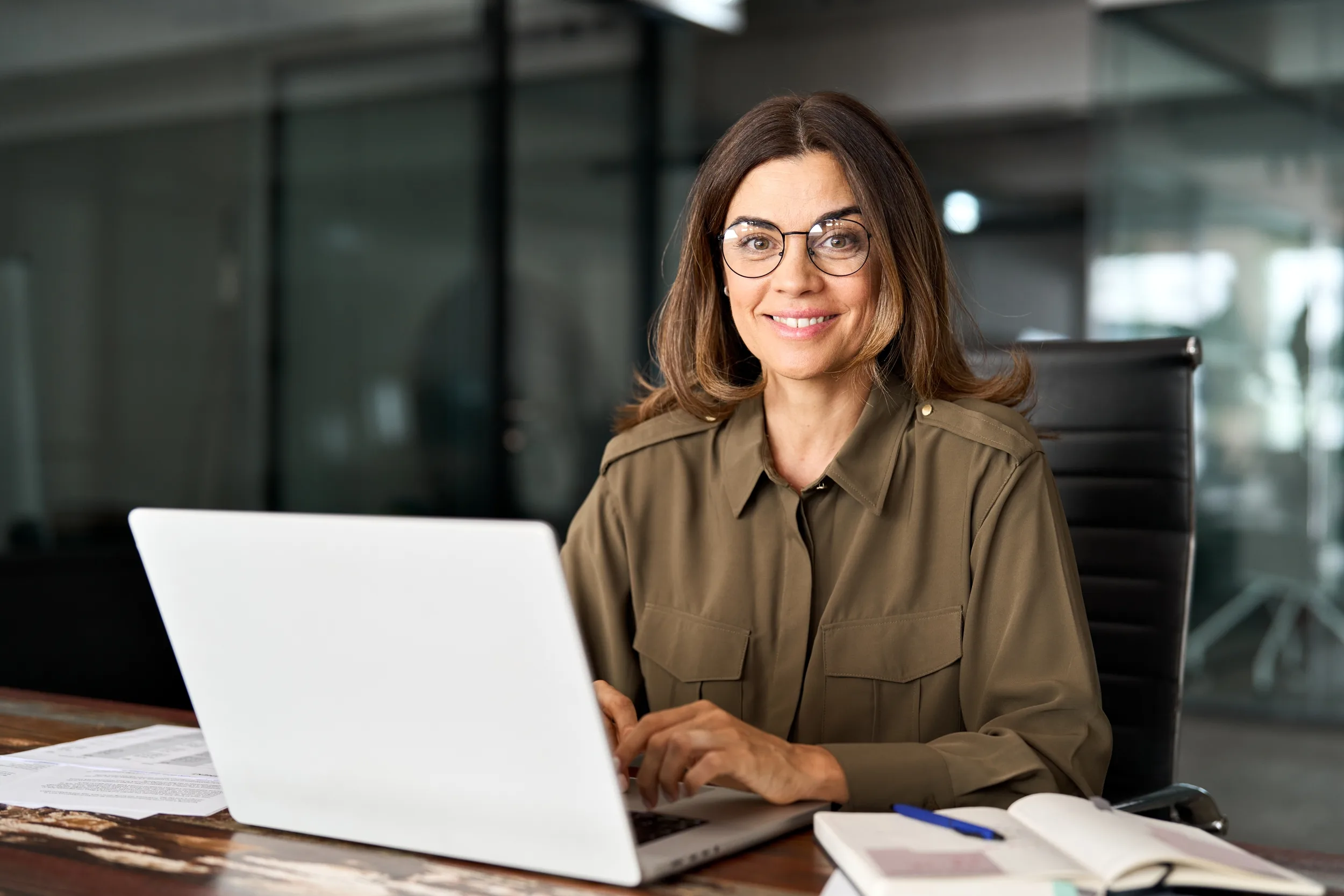 Αποχαιρέτα το σύνδρομο της superwoman: Πώς να προοδεύεις χωρίς να εξουθενώνεσαι
