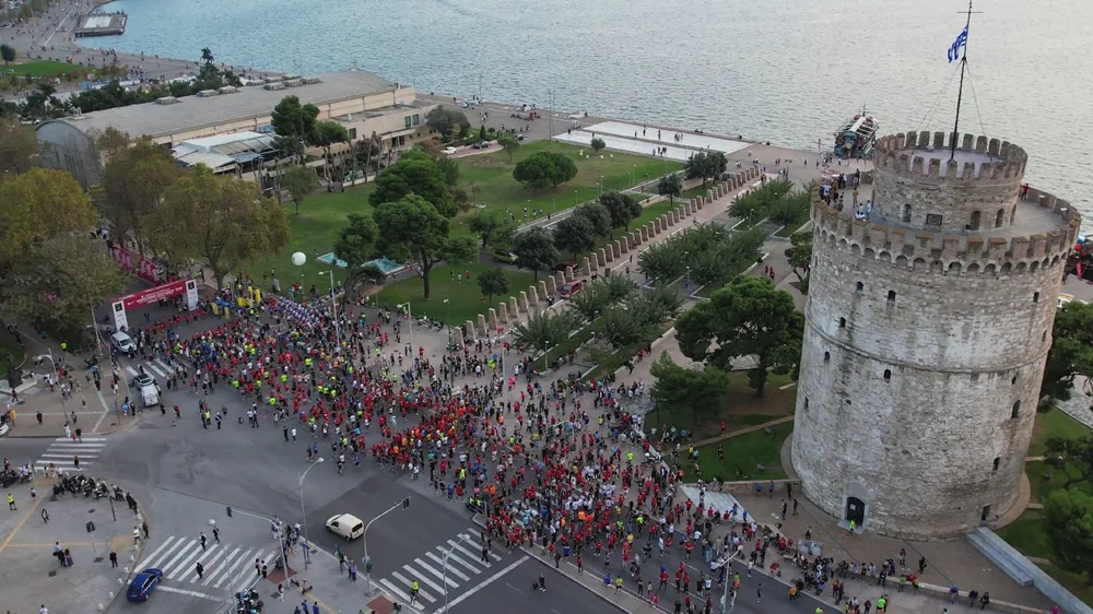 Η «ενέργεια» της ZeniΘ στον 13ο Διεθνή Νυχτερινό Ημιμαραθώνιο Θεσσαλονίκης
