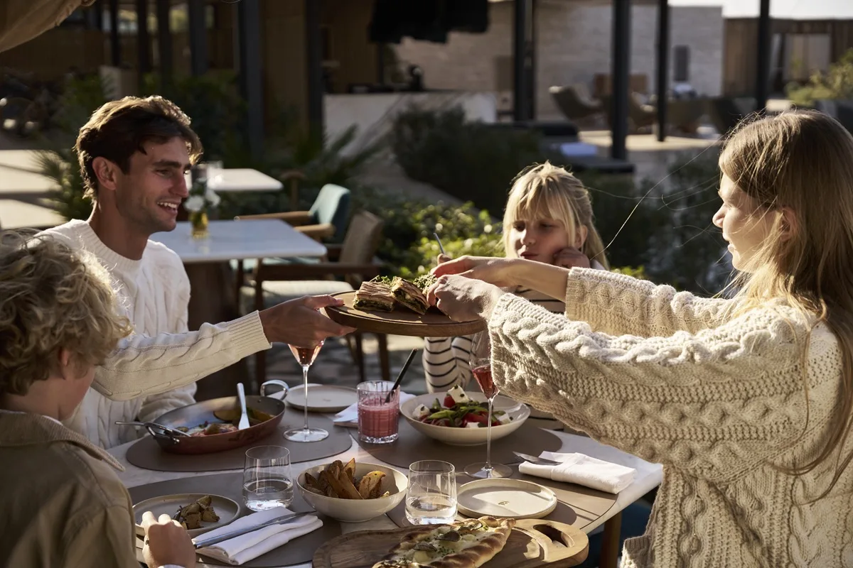 ONE&ONLY AESTHESIS: Sunday brunch στο ORA by ETTORE BOTRINI