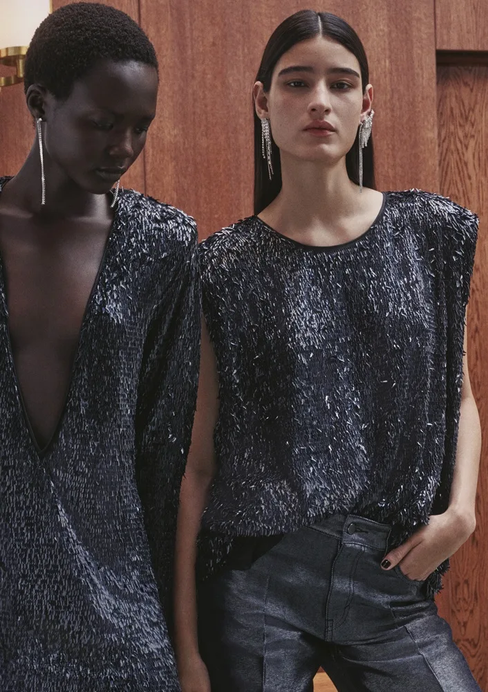 H&M HOLIDAY 2025: Μια συλλογή ωδή στην πολυτέλεια και τη λάμψη