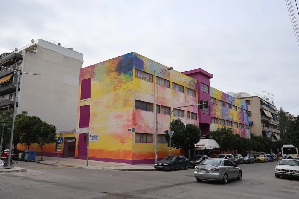 Ο Μάνος Ιωαννίδης φιλοτέχνησε το πρώτο pop art σχολείο στην Ελλάδα