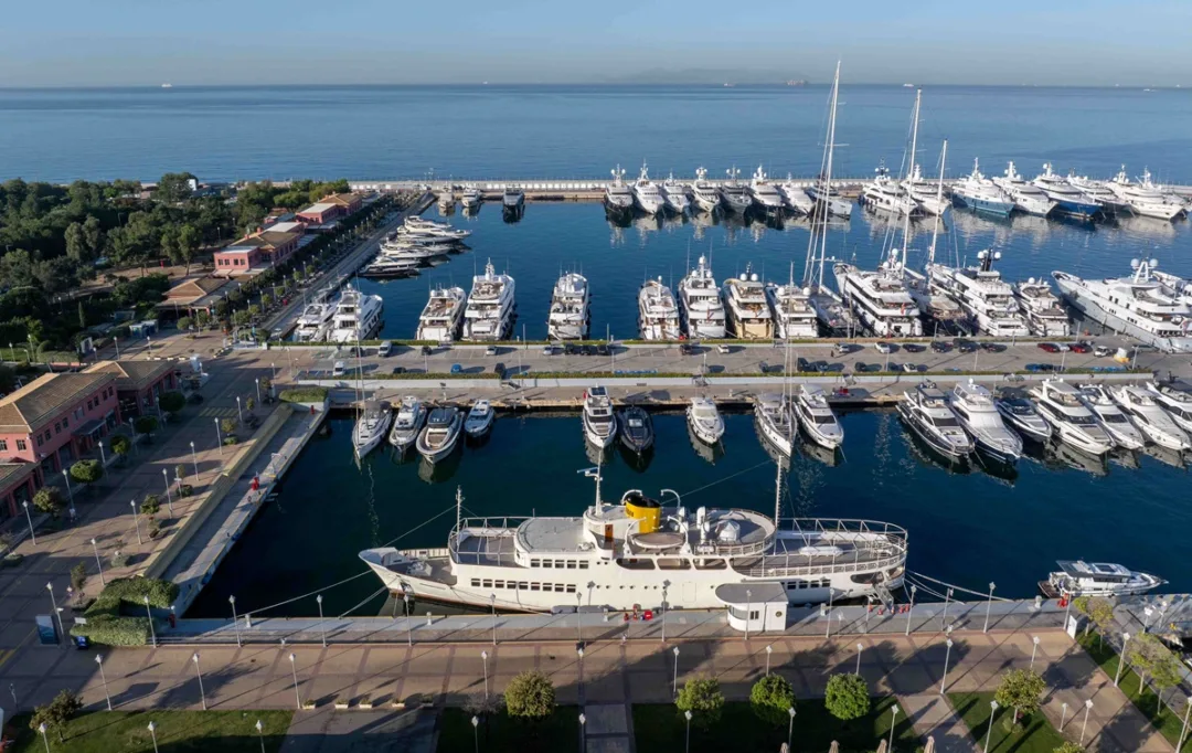 Μια λαμπερή βραδιά και ένας γιορτινός μήνας στη Μαρίνα Φλοίσβου