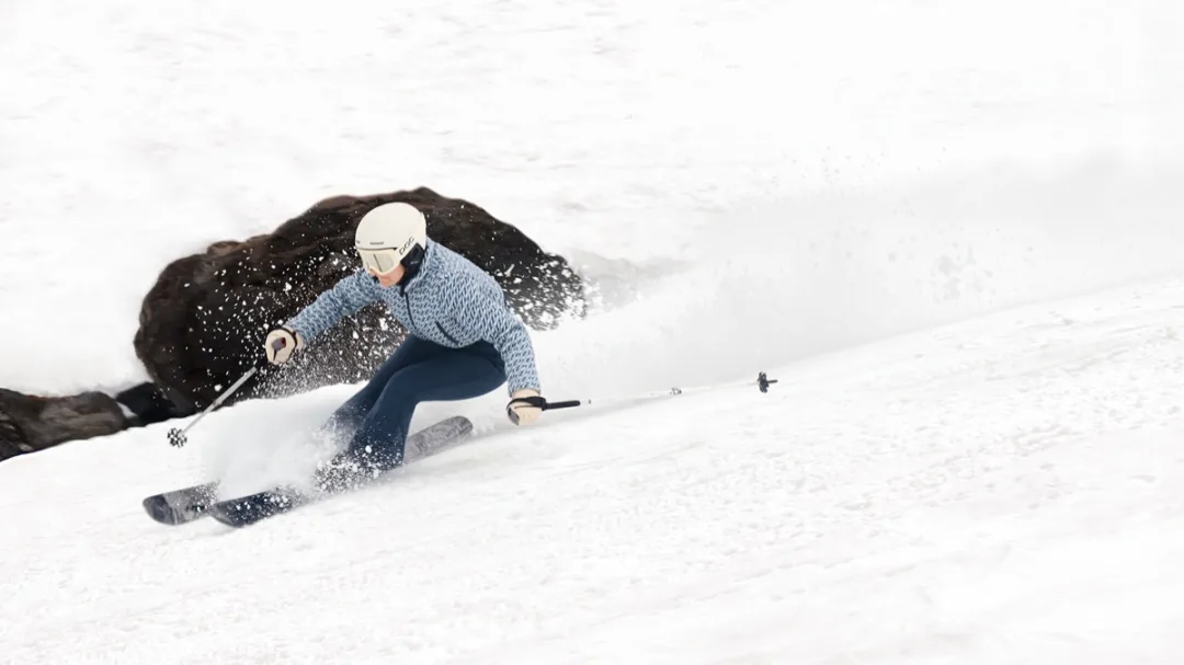 Η Oysho ανεβάζει την τεχνικότητα στην πίστα με τη νέα συλλογή σκι.