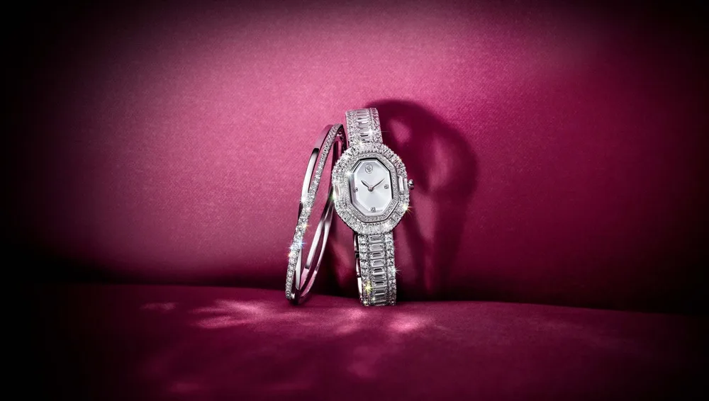 Η ARIANA GRANDE επιστρέφει στο “PARTY OF DREAMS” της SWAROVSKI για τη HOLIDAY 2025