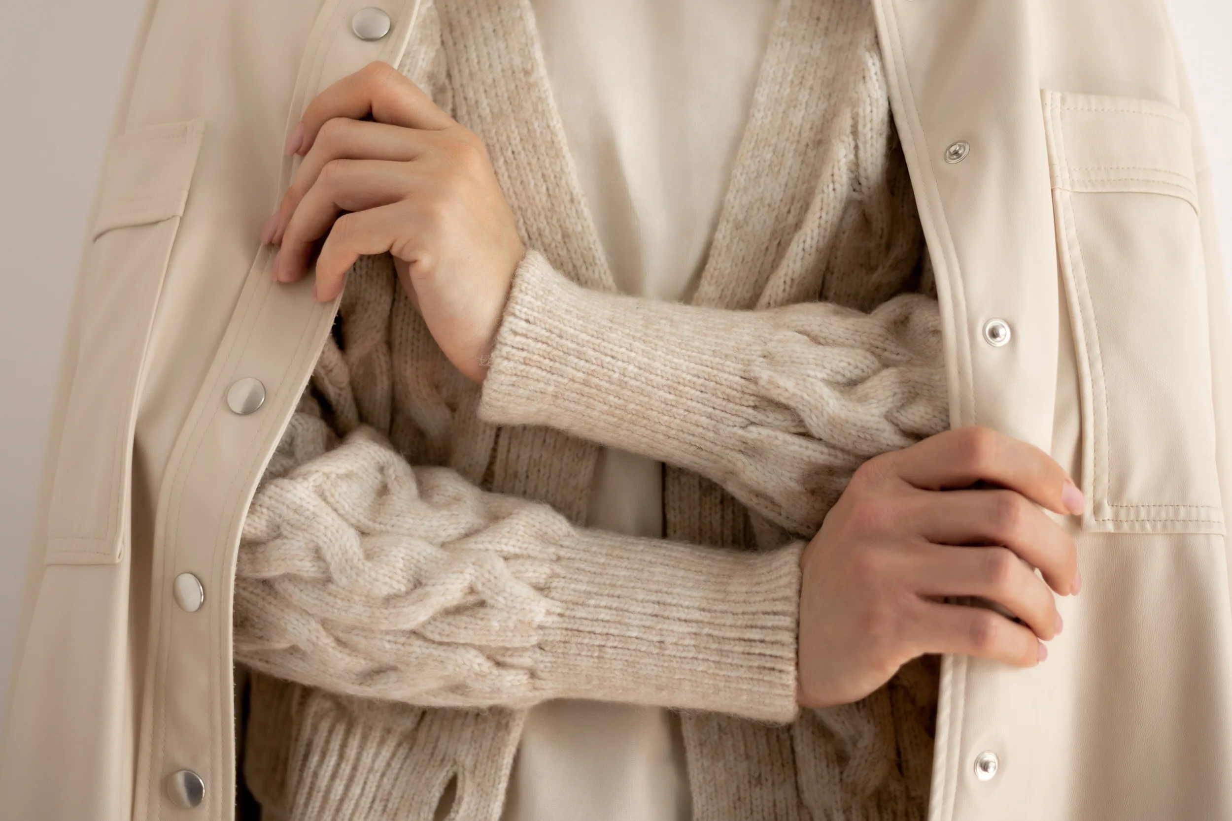 Chic χειμερινό layering: οι συνδυασμοί που λειτουργούν κάθε μέρα