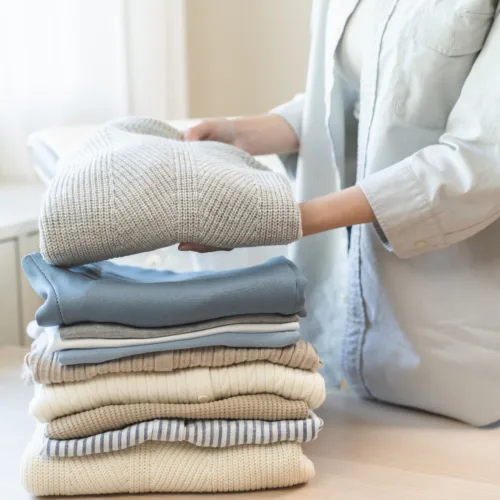 Μικρές καθημερινές συνήθειες που καταστρέφουν τα ρούχα και πώς να τις αποφύγεις