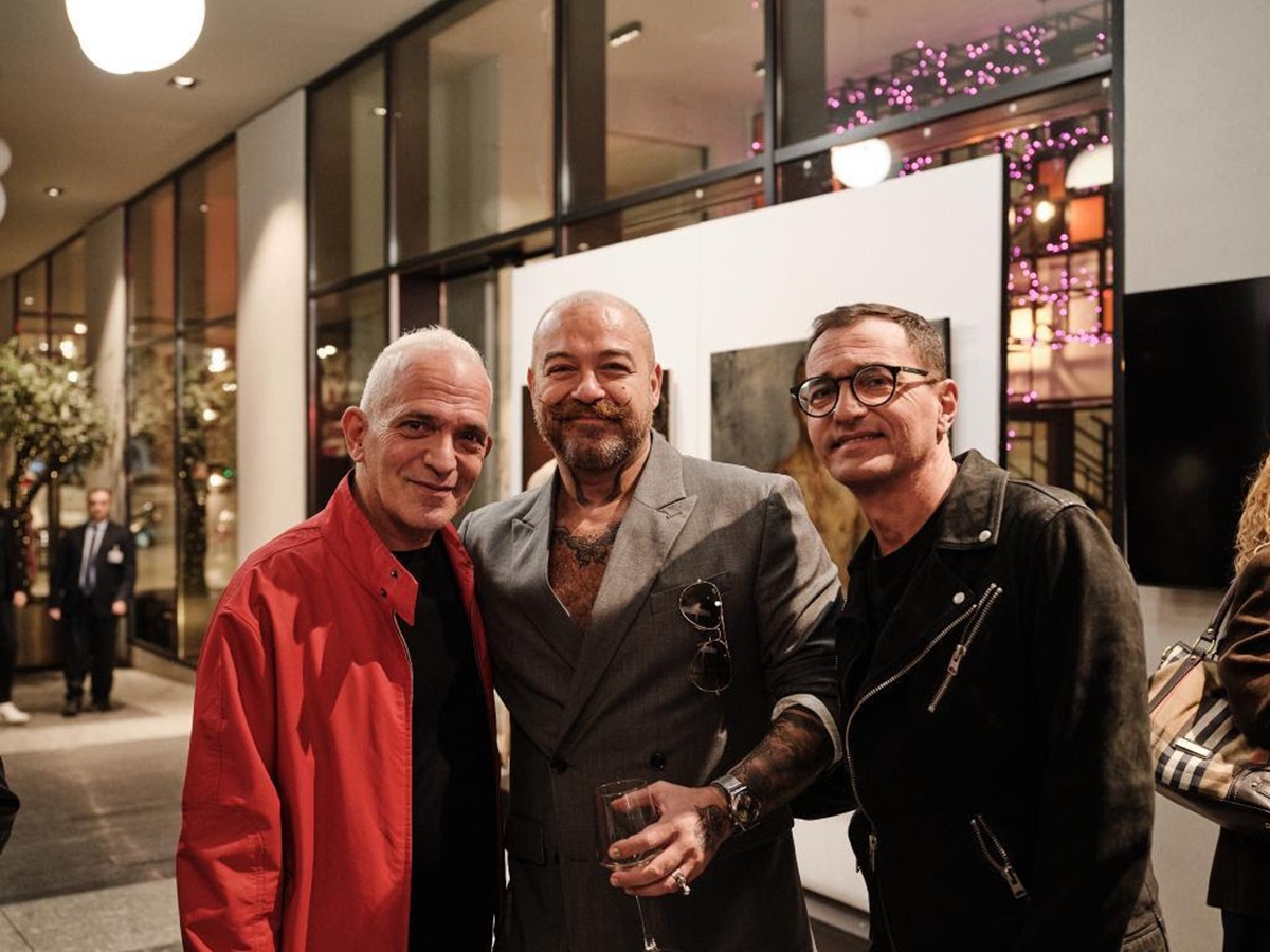 Με μεγάλη επιτυχία ολοκληρώθηκε στο Moxy Athens City η έκθεση “MANIFESTO” του Μιχάλη Τσακουντή