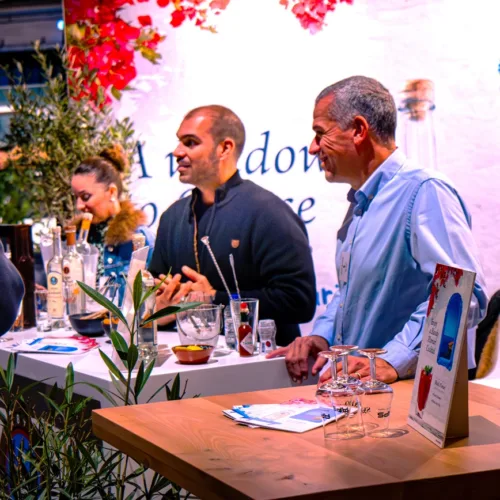 Το Ούζο Πλωμαρίου ταξίδεψε στο Άμστερνταμ, για τη διεθνή έκθεση The Art of Drinks 2025