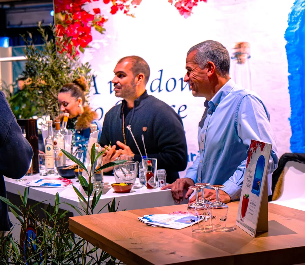 Το Ούζο Πλωμαρίου ταξίδεψε στο Άμστερνταμ, για τη διεθνή έκθεση The Art of Drinks 2025