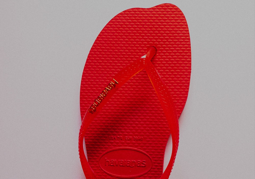 Η Havaianas παρουσιάζει το Slim Split: ένα statement σχέδιο με split toe και jelly λουράκια