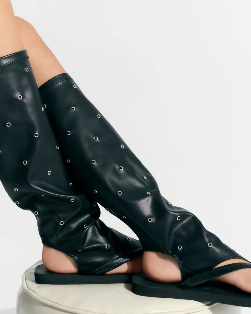 Το Icon, σε νέα μορφή: havaianas και Gimaguas επανασυστήνουν τη σαγιονάρα μέσα από ένα τολμηρό leg warmer