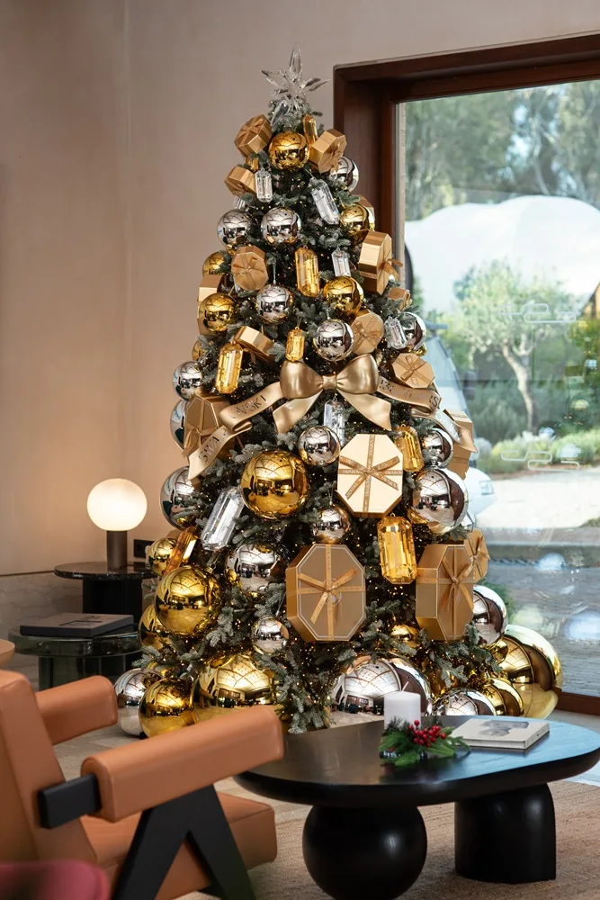 Η SWAROVSKI γεμίζει την Αθήνα με γιορτινό φως στο 91 Athens Riviera