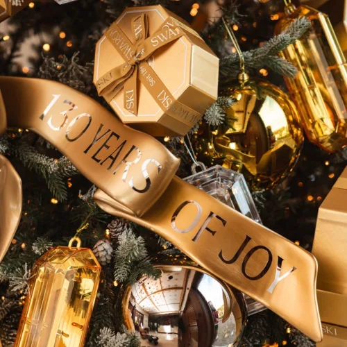 Η SWAROVSKI γεμίζει την Αθήνα με γιορτινό φως στο 91 Athens Riviera