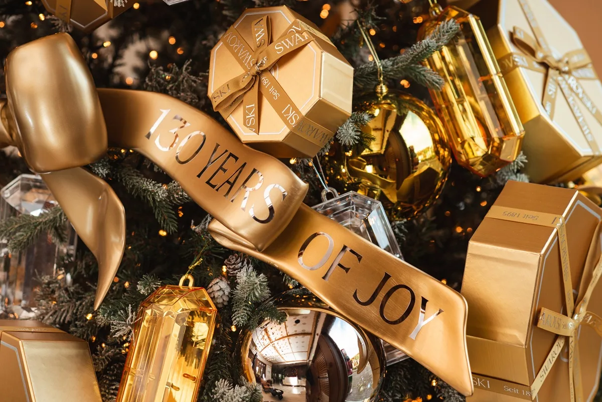 Η SWAROVSKI γεμίζει την Αθήνα με γιορτινό φως στο 91 Athens Riviera