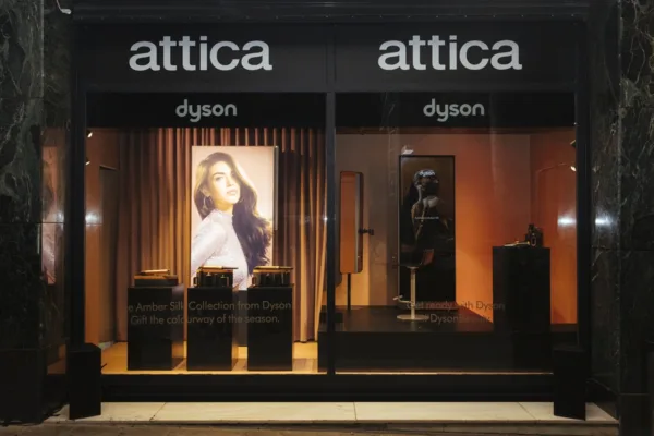 Dyson Live Window Activation στο Attica City Link: Μια πρωτοποριακή εμπειρία hairstyling στην καρδιά της Αθήνας