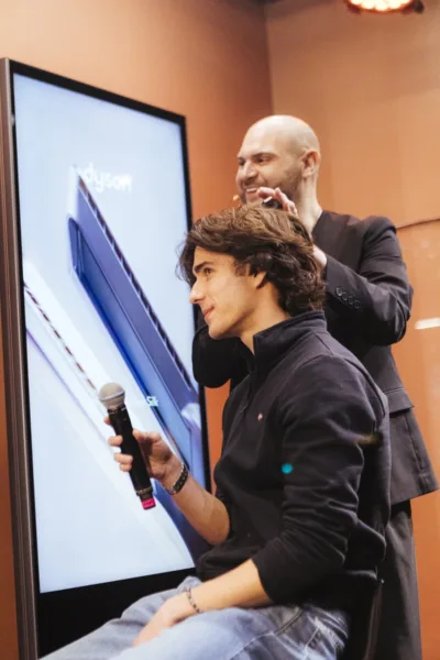 Dyson Live Window Activation στο Attica City Link: Μια πρωτοποριακή εμπειρία hairstyling στην καρδιά της Αθήνας