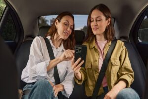 Το Freenow αποκαλύπτει τα αντικείμενα που άφησαν οι επιβάτες στα ταξί το 2025