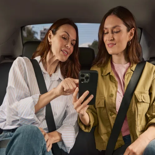 Το Freenow αποκαλύπτει τα αντικείμενα που άφησαν οι επιβάτες στα ταξί το 2025