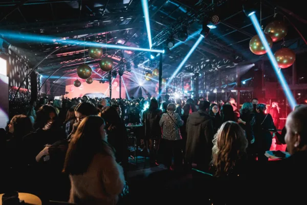 Together We Shine: Η επίσημη έναρξη της συνεργασίας Athens City Events & Δειπνοσοφιστήριον