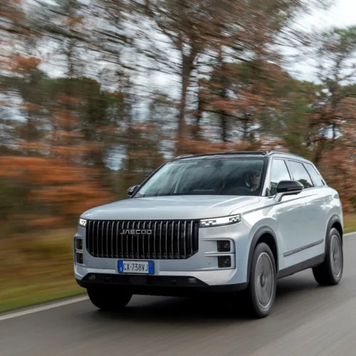 Η OMODA & JAECOO φέρνει το μοντέρνο design στη φωτογράφιση του GNTM