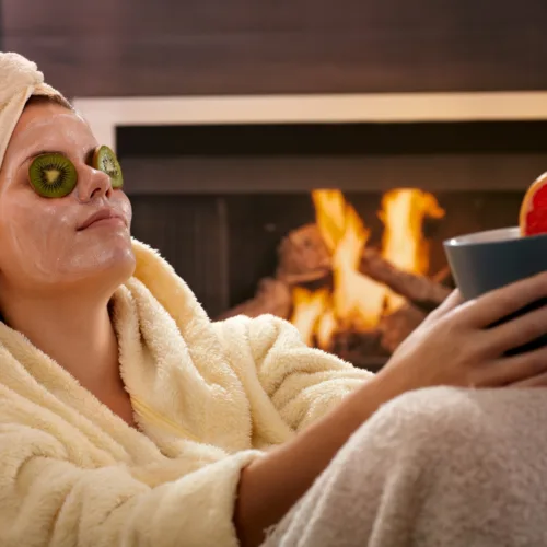 Πώς να κρατήσεις το δέρμα σου φωτεινό, ενυδατωμένο και υγιές το χειμώνα