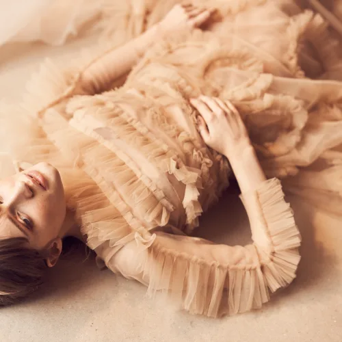 Υφές που διηγούνται ιστορίες – πώς η αφή στα υφάσματα προκαλεί συναισθήματα