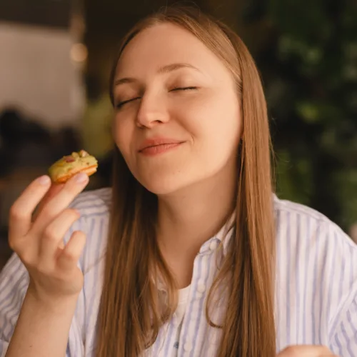 Η γεύση της μνήμης – πώς ένα πιάτο μπορεί να σε ταξιδέψει πίσω στο χρόνο