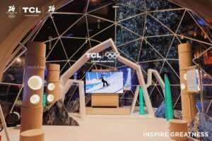 Η TCL παρουσιάζει την “Wishes for Greatness” Winter Wonderland με την Τελετή Φωταγώγησης του Χριστουγεννιάτικου Δέντρου στο Μιλάνο