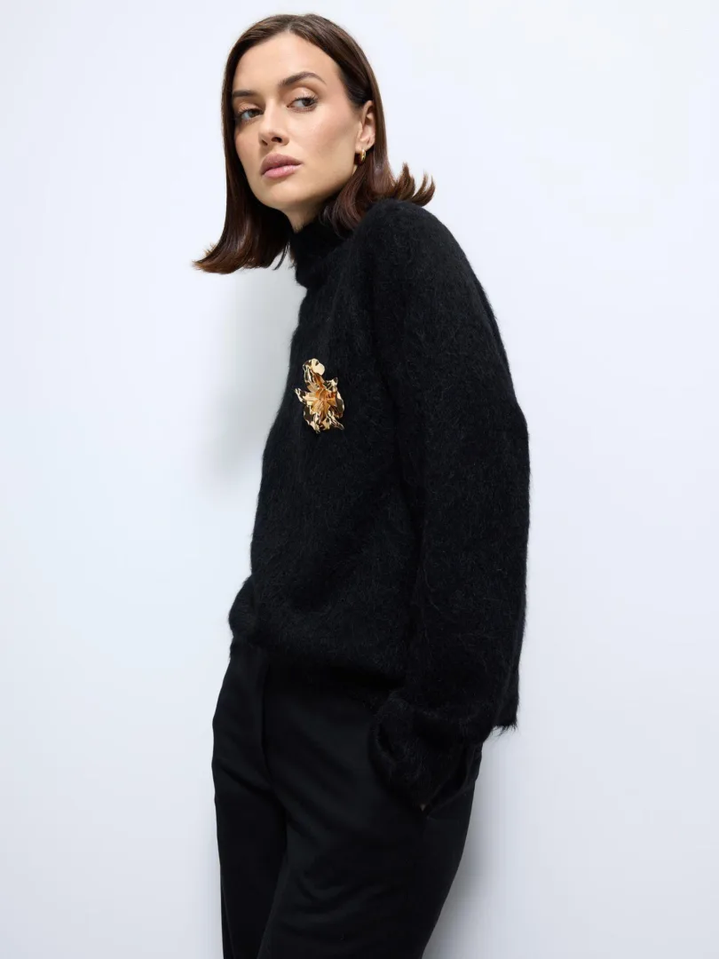 Κομψά σύνολα για κάθε περίσταση: σύγχρονες ερμηνείες της γυναικείας κλασικότητας