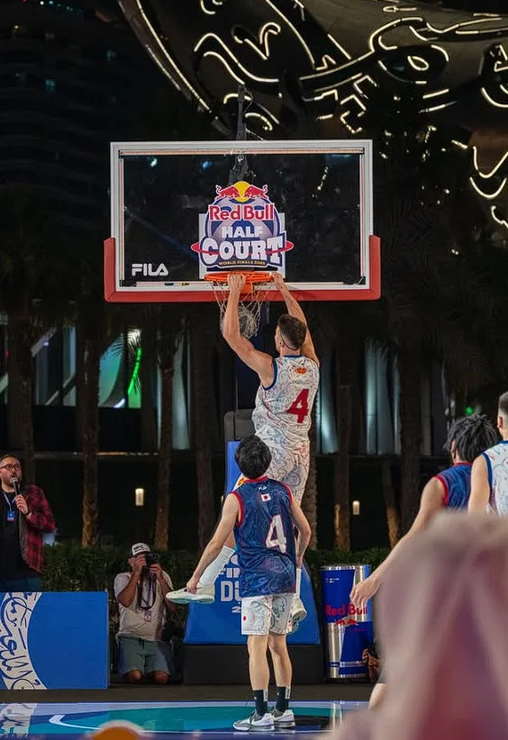 Η Αίγυπτος και η Ιαπωνία στέφθηκαν Πρωταθλήτριες καθώς οι Παγκόσμιοι Τελικοί του Red Bull Half Court φώτισαν το Ντουμπάι