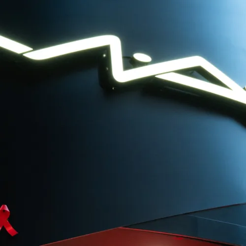 Το πρόγραμμα VIVA GLAM της M·A·C Cosmetics διαθέτει 1,3 εκατ. δολάρια σε οργανισμούς HIV/AIDS και στηρίζει την Παγκόσμια Ημέρα AIDS