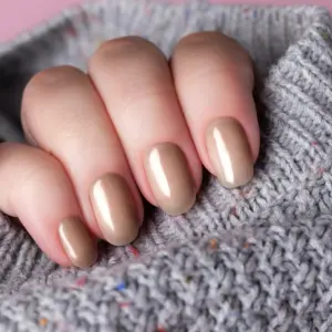 Τα χρώματα και τα σχέδια που κυριαρχούν στα νύχια τώρα και είναι hot