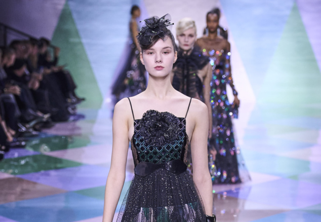 Ρόμβοι κατέκλυσαν το show του Giorgio Armani Privé στο Fashion Week SS'23