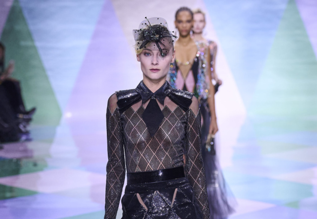 Ρόμβοι κατέκλυσαν το show του Giorgio Armani Privé στο Fashion Week SS'23