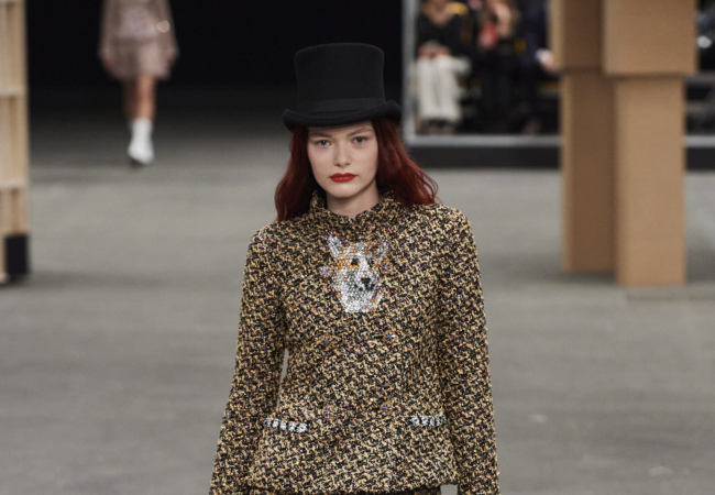 Chanel Animal-Centric SS23: Η μοντέρνα προσέγγιση της διαχρονικότητας στο αέναο παιχνίδι με τα ζώα