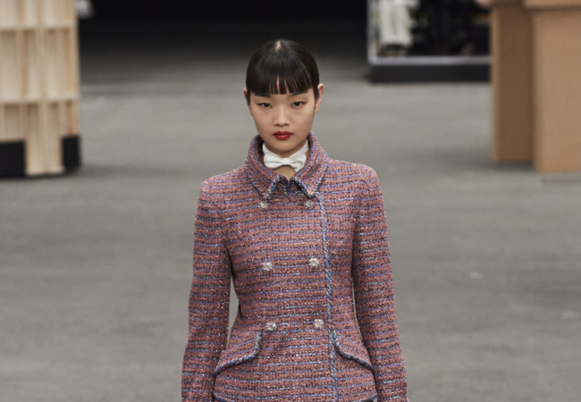 Chanel Animal-Centric SS23: Η μοντέρνα προσέγγιση της διαχρονικότητας στο αέναο παιχνίδι με τα ζώα