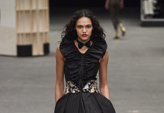 Chanel Animal-Centric SS23: Η μοντέρνα προσέγγιση της διαχρονικότητας στο αέναο παιχνίδι με τα ζώα