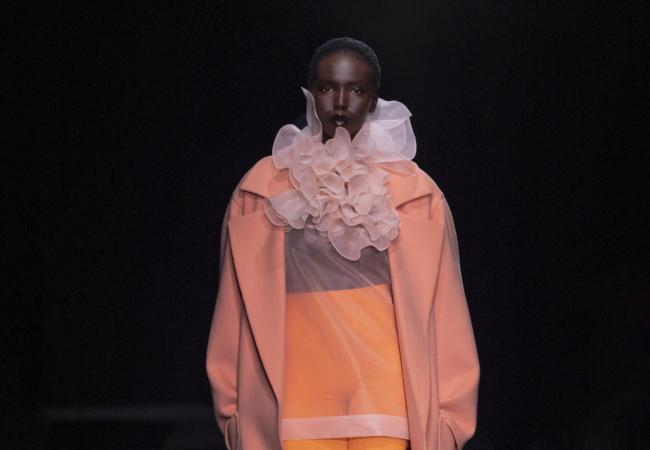 Το show SS'23 του Valentino ήταν μια ωδή στη γυναίκα, στο χρώμα και στην ελευθερία